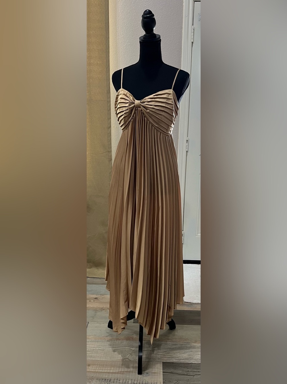 Petal & Pup Pleated Maxi Dress Sleeveless Taupe Sz 10 Flowy Formal Retro Chic